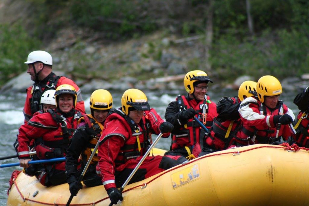 team-paddling-raft